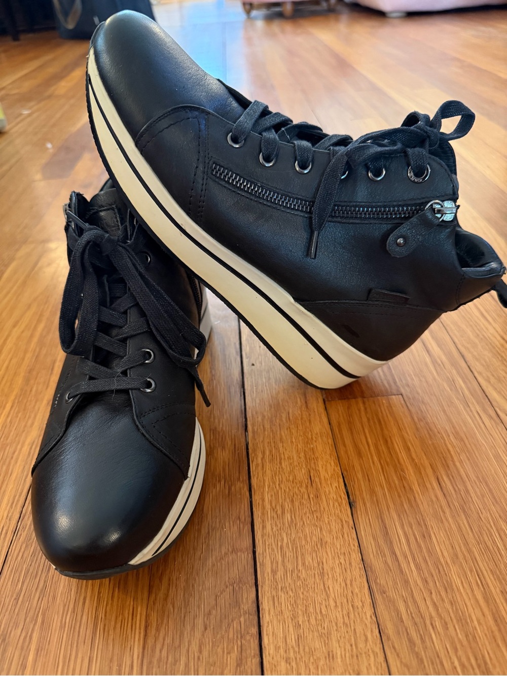 Women’s Black leather Platform Lace-Up Ankle Booties with Side Zipper